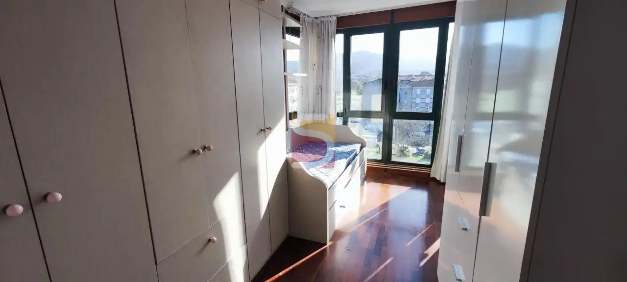 Schlafzimmer von Wohnung zur Miete in Gondomar mit Heizung, Abstellraum und Möbliert