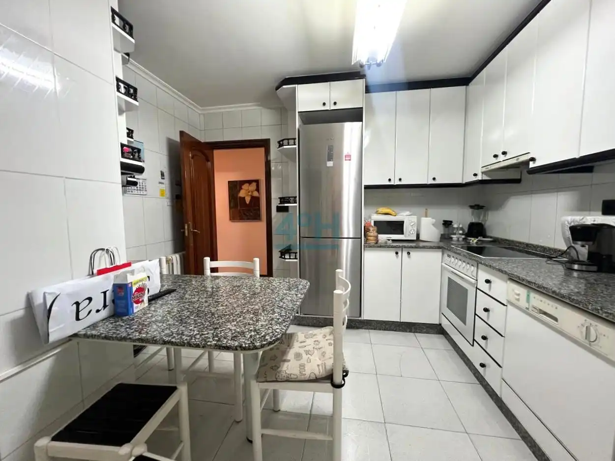 Kitchen of Flat for sale in Ourense Capital   with Heating, Parquet flooring and Storage room