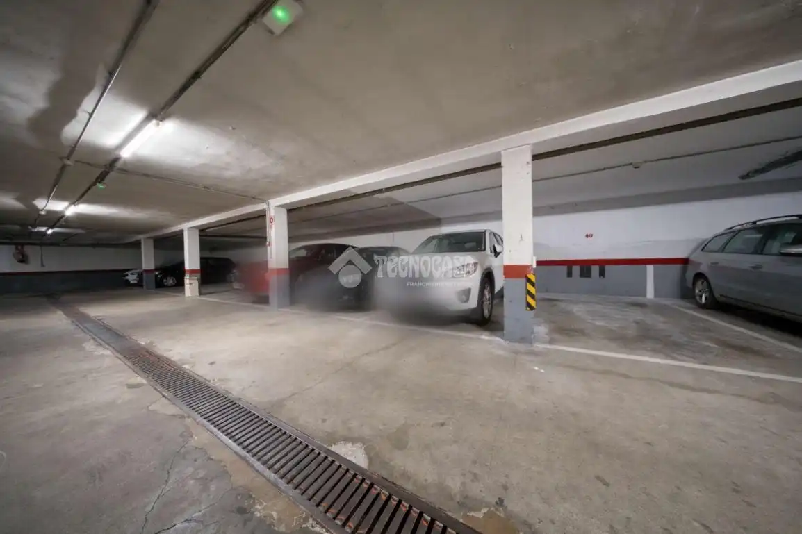 Parking de Piso en venta en Valladolid con Calefacción y Parquet