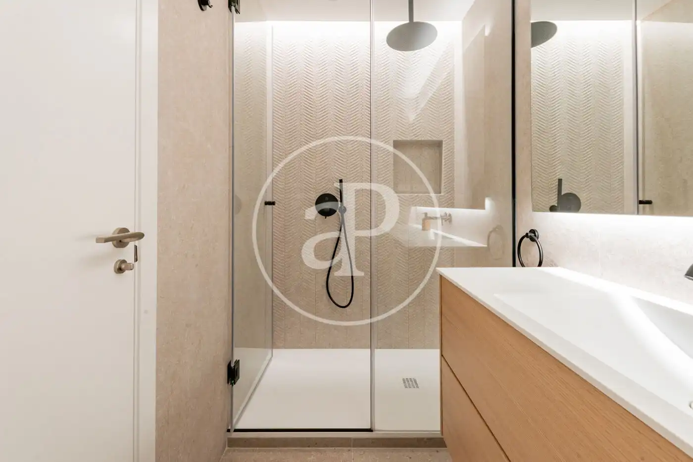 Badezimmer von Wohnung zum Verkauf in Madrid mit Klimaanlage, Heizung und Abstellraum