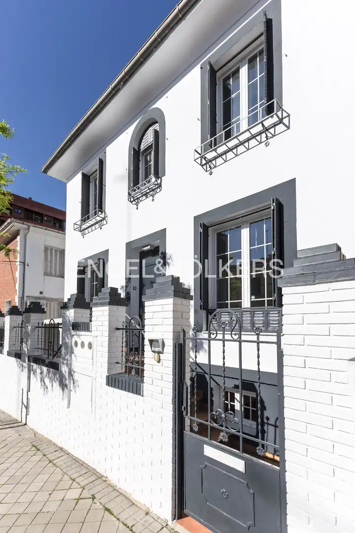 Außenansicht von Einfamilien-Reihenhaus zur Miete in  Madrid Capital mit Klimaanlage, Heizung und Terrasse