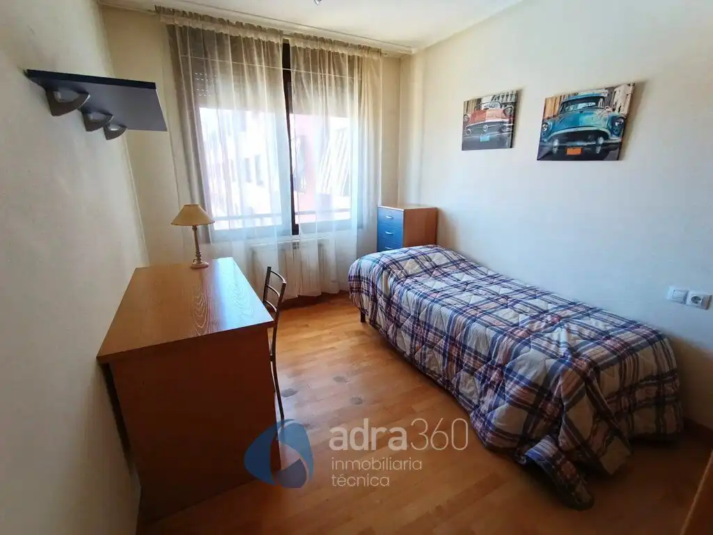 Bedroom of Flat for rent in  Logroño  with Air Conditioner, Heating and Storage room