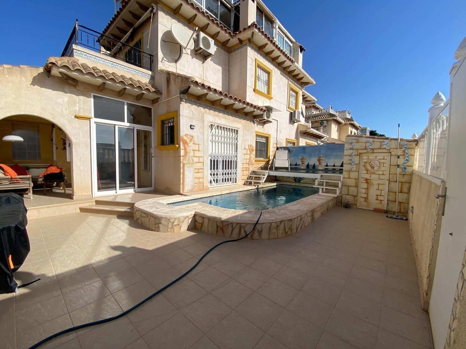 Piscina de Casa adosada en venda en Orihuela amb Jardí privat, Piscina i Piscina comunitària