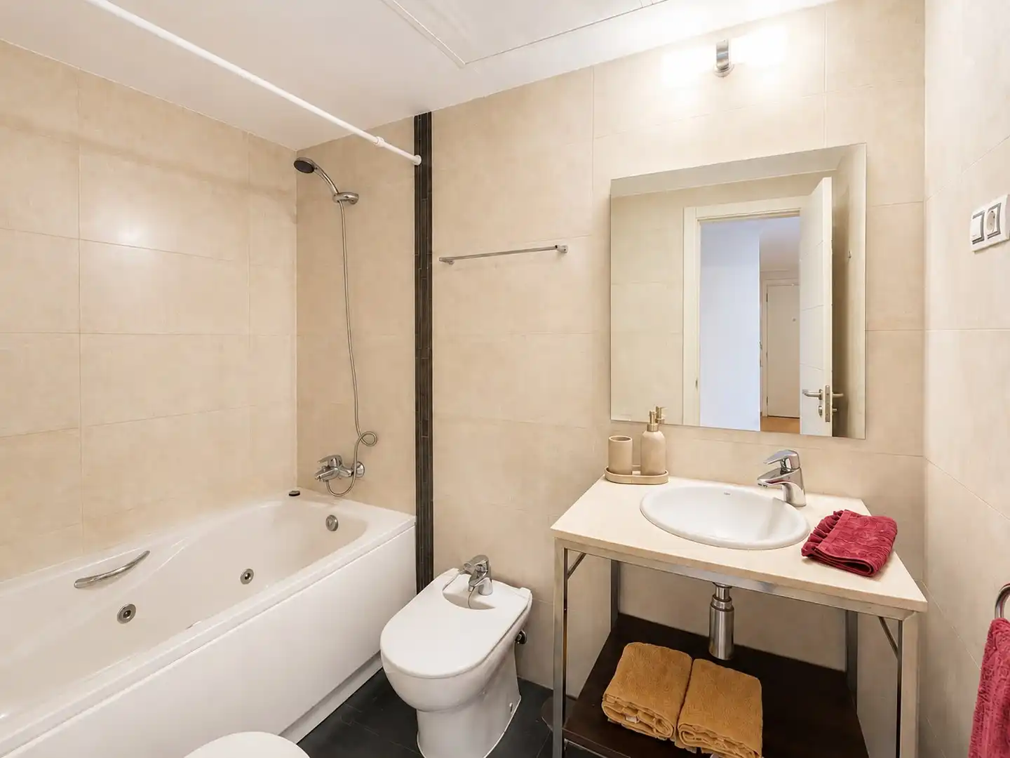 Bathroom of Flat for sale in Madrid  with Air Conditioner, Private garden and Storage room