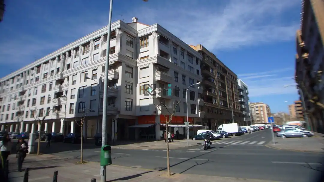 Außenansicht von Garage zum Verkauf in  Logroño