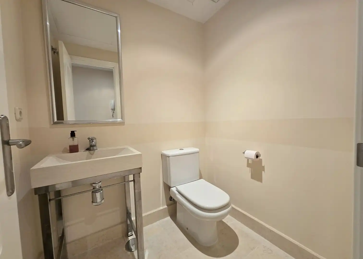 Bathroom of Flat for sale in Benahavís  with Air Conditioner, Furnished and TV