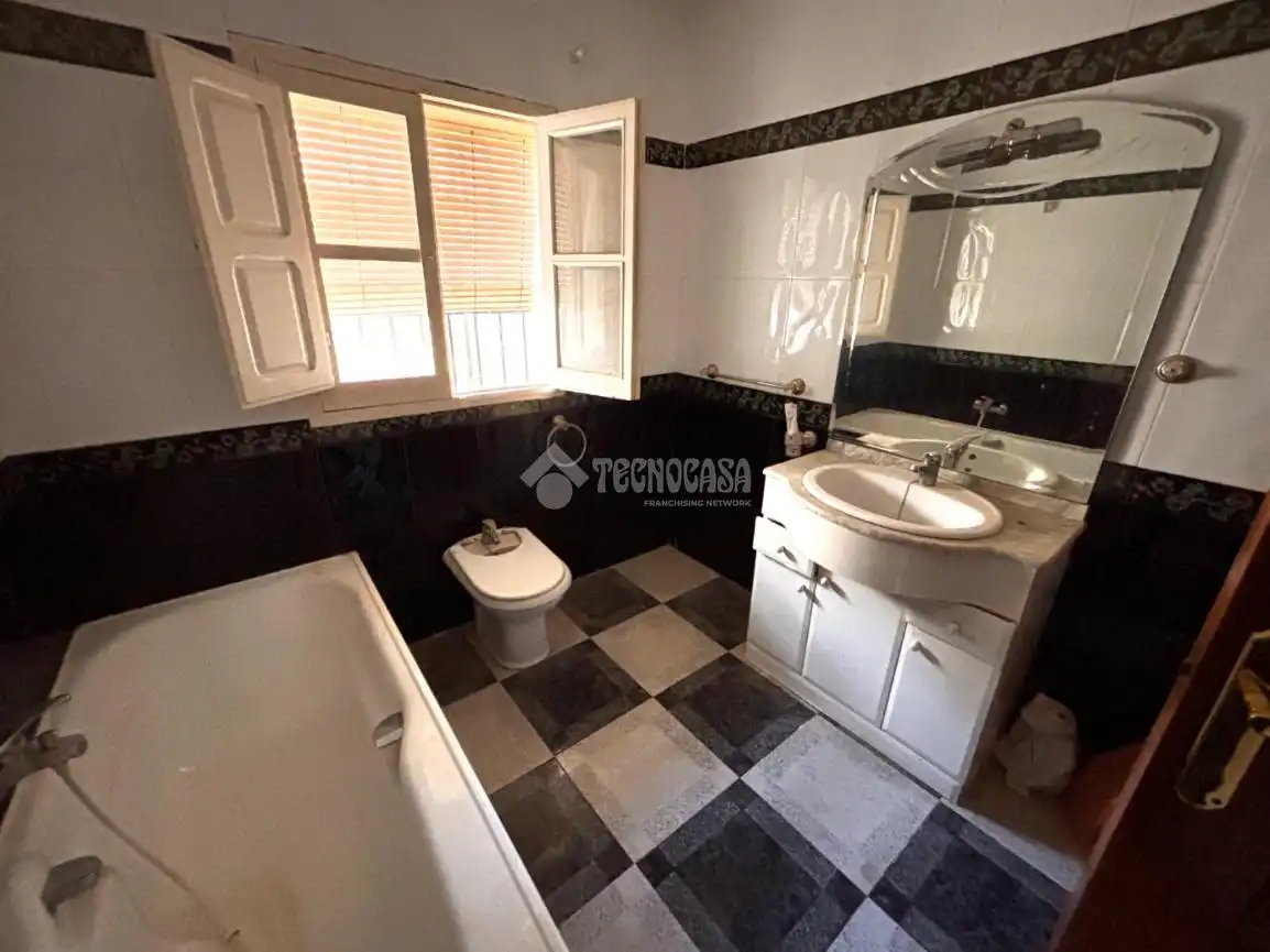 Bathroom of Houses for sale in Jódar, Jaén