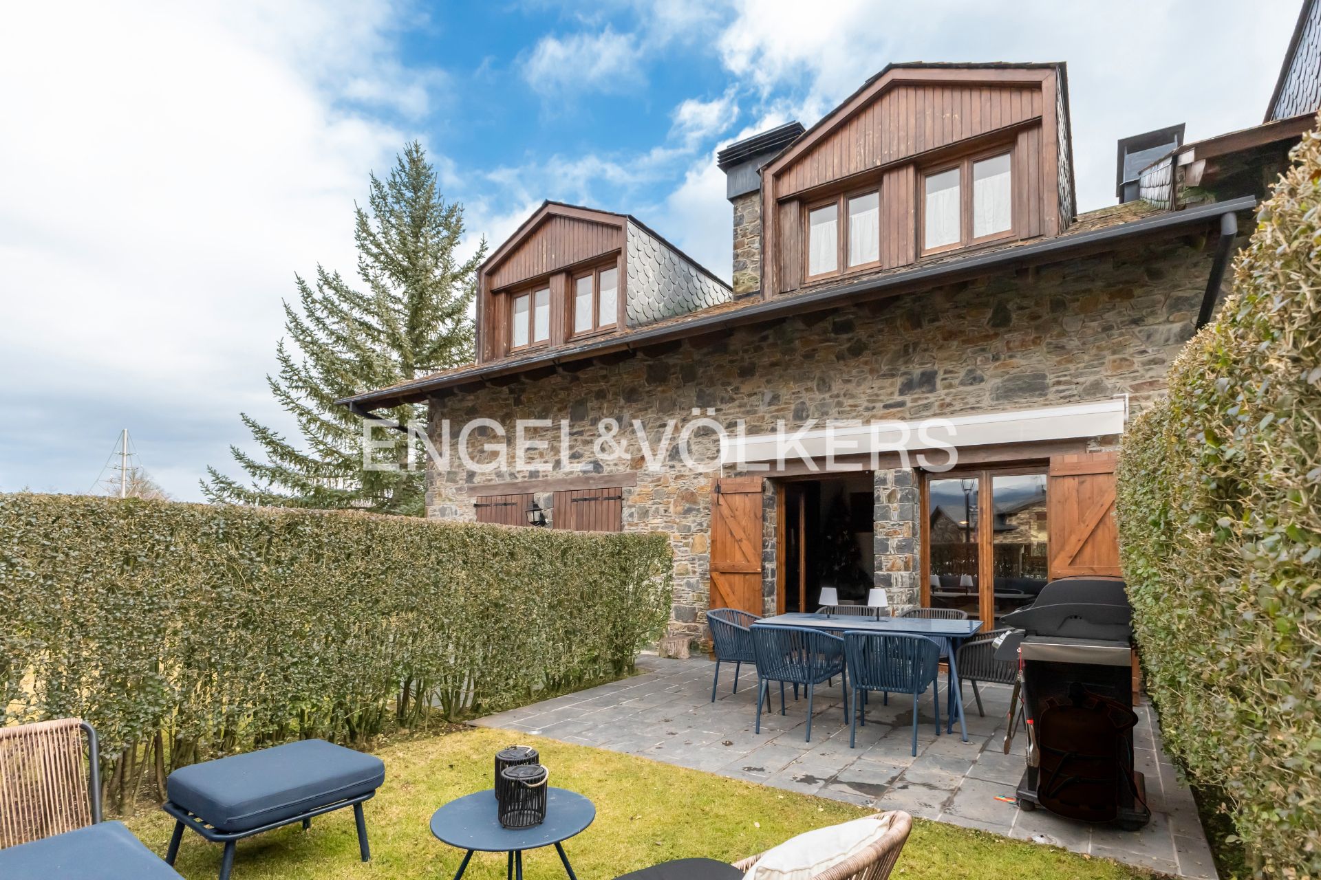 Exterior view of Single-family semi-detached for sale in Fontanals de Cerdanya  with Heating, Private garden and Parquet flooring