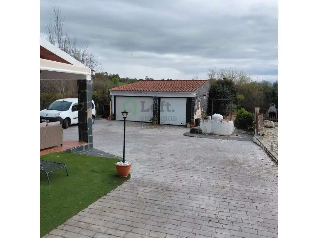 Vista exterior de Casa o xalet en venda en Badajoz amb Aire condicionat, Jardí privat i Piscina