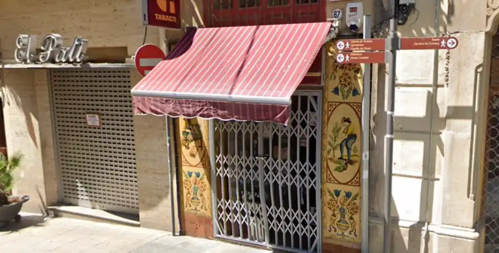 Local comercial en alquiler en Carrer de la Cort