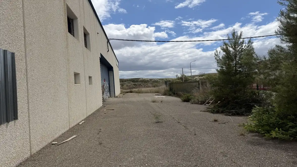 Vista exterior de Nau industrial en venda en San Mateo de Gállego