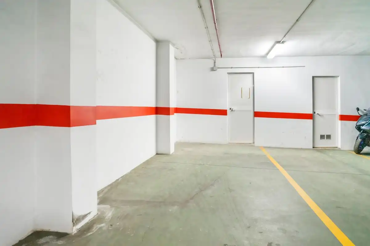 Parking de Piso en venta en Marbella con Aire acondicionado, Calefacción y Jardín privado