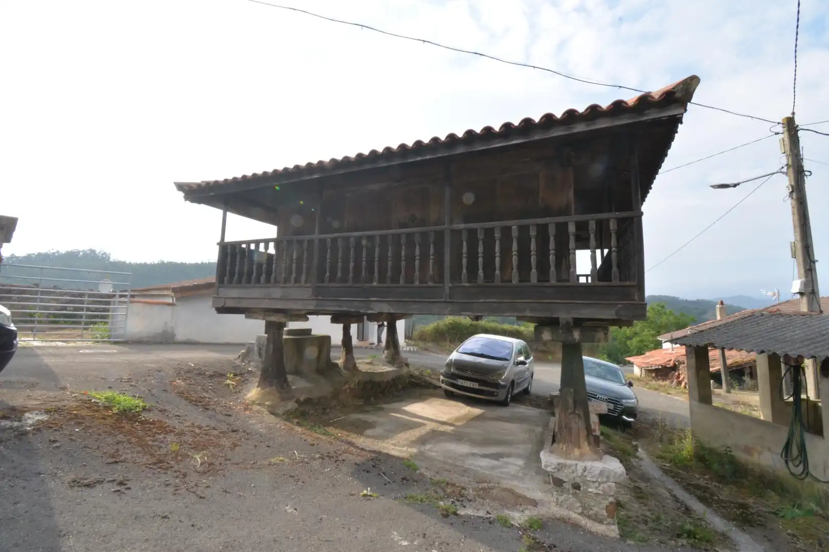 Vista exterior de Finca rústica en venda en Oviedo  amb Traster
