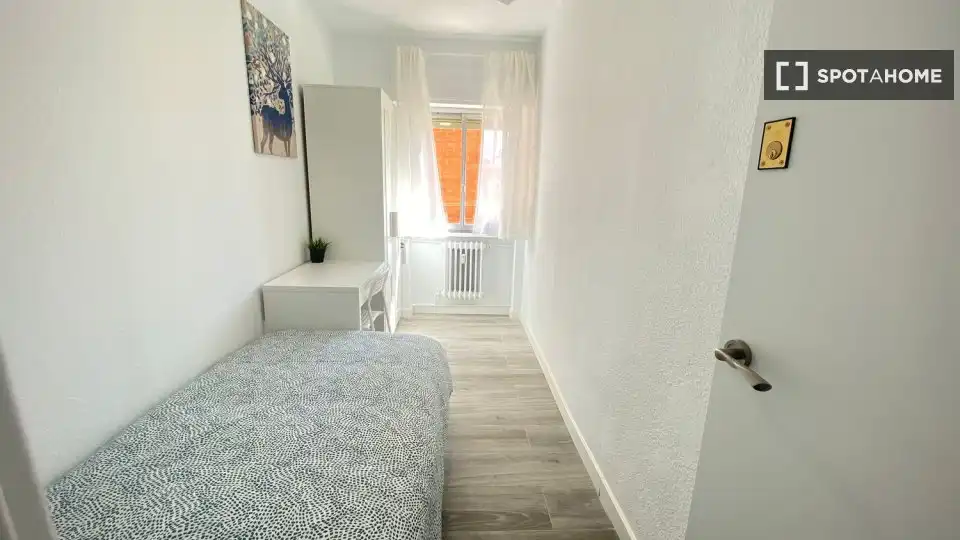 Bedroom of Flat for rent in Madrid  with Air Conditioner, Heating and Furnished