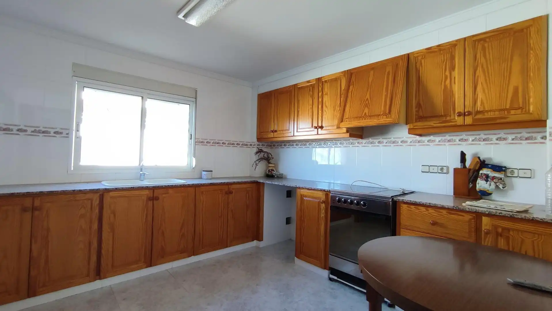 Cocina de Casa o chalet en venta en Oliva con Jardín privado y Trastero