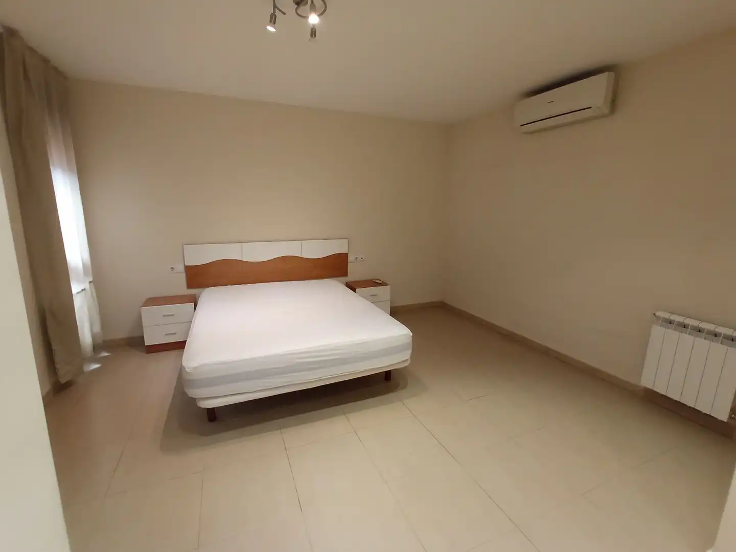 Schlafzimmer von Wohnung zur Miete in Lleida mit Klimaanlage, Heizung und Möbliert
