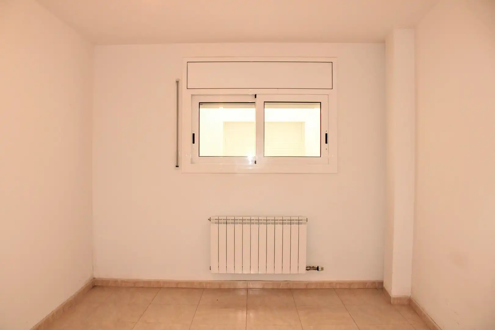 Schlafzimmer von Wohnung zum Verkauf in Cassà de la Selva mit Heizung, Ofen und Balkon
