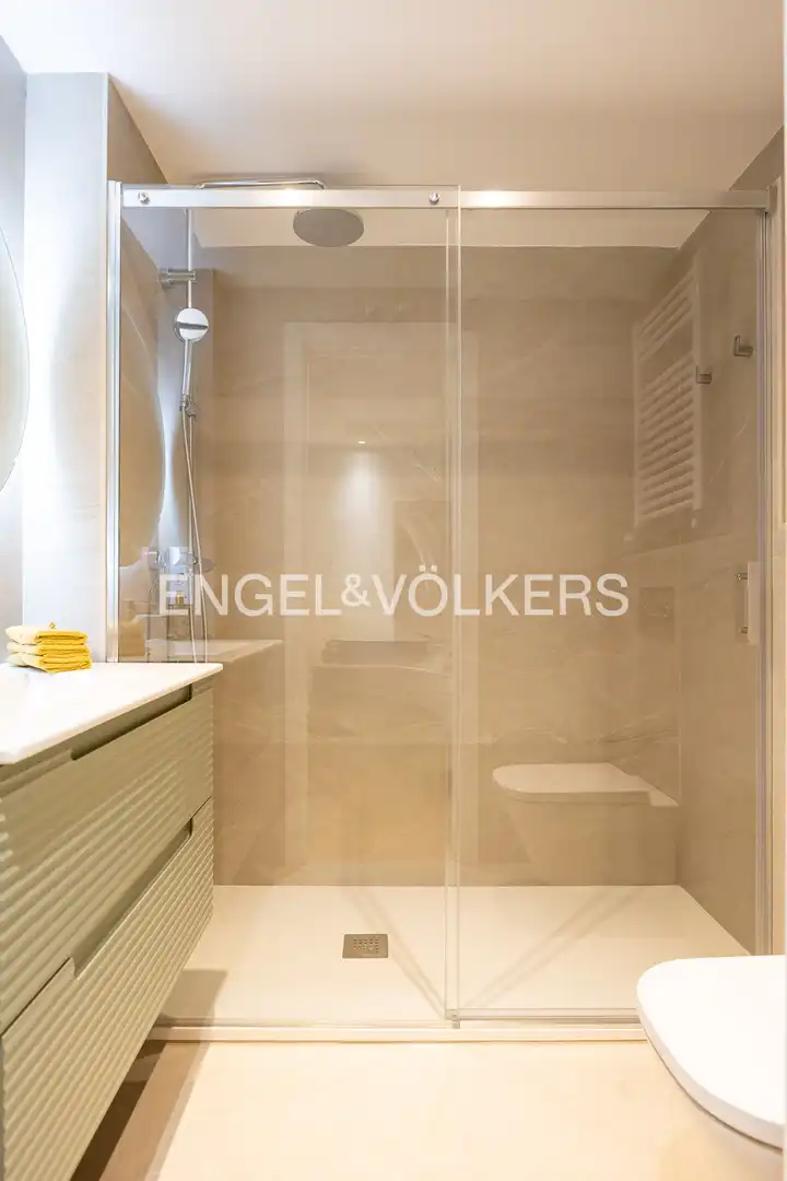 Baño de Piso en venta en Madrid con Aire acondicionado, Calefacción y Amueblado