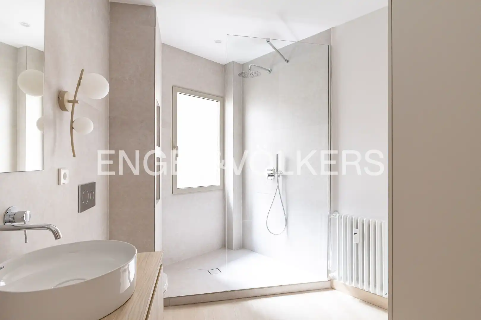Bathroom of Flat for sale in Madrid  with Air Conditioner, Heating and Terrace