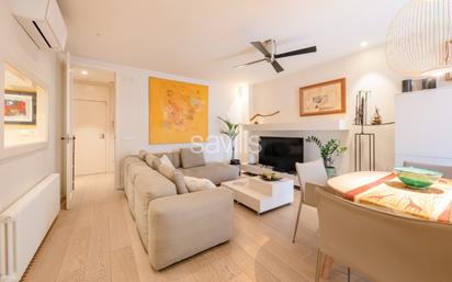 Living room of Apartment for sale in  Barcelona Capital