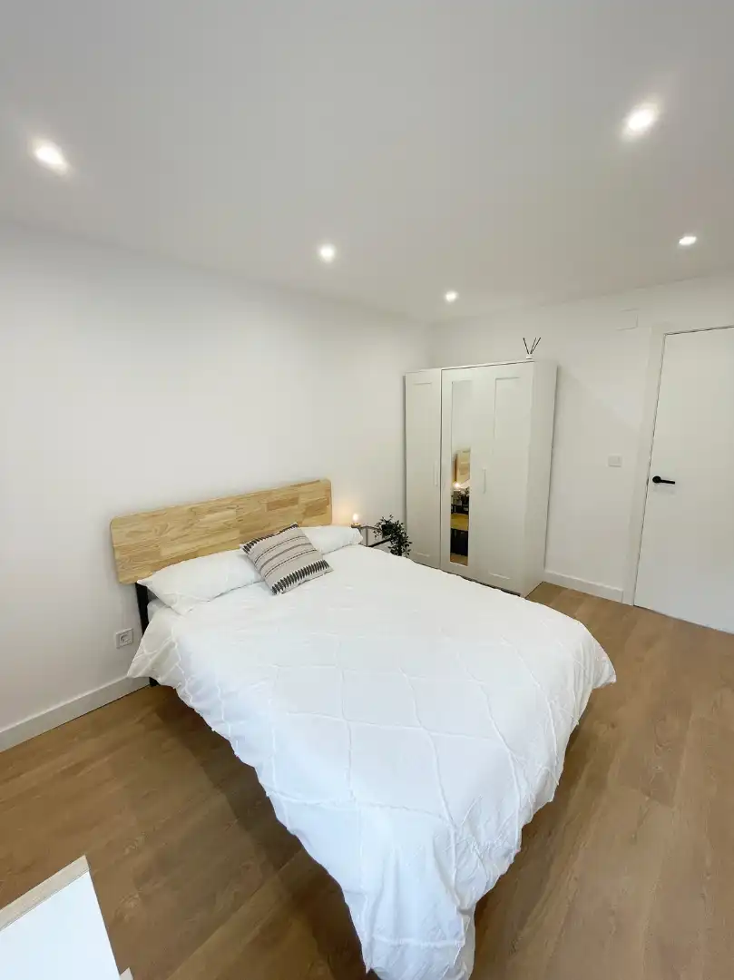 Dormitori de Apartament en venda en Santander amb Calefacció, Parquet i Moblat