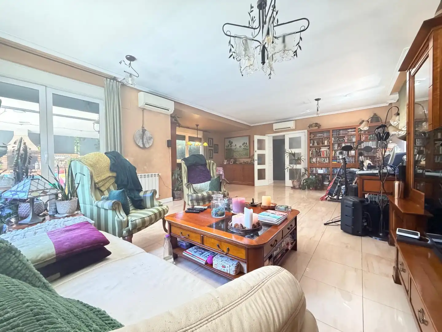 Sala de estar de Casa o chalet en venta en Rivas-Vaciamadrid con Aire acondicionado, Calefacción y Jardín privado
