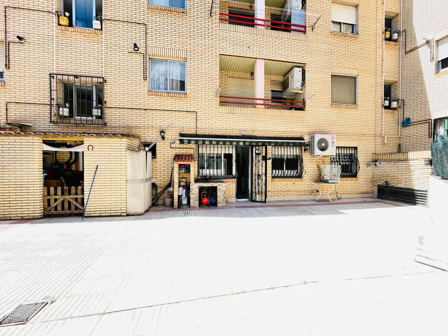 Vista exterior de Piso en venta en Zaragoza con Aire acondicionado, Calefacción y Jardín privado