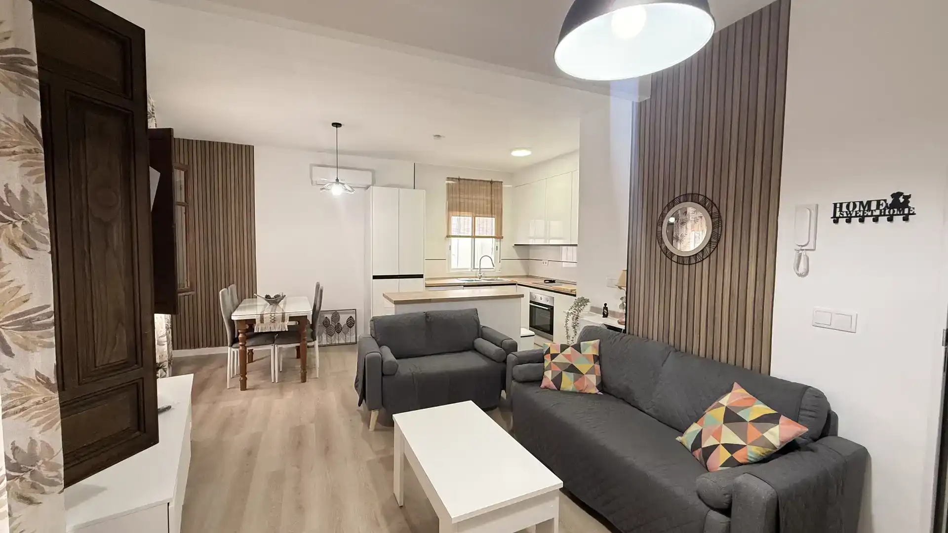 Sala d'estar de Apartament de lloguer en Molvízar amb Aire condicionat i Moblat