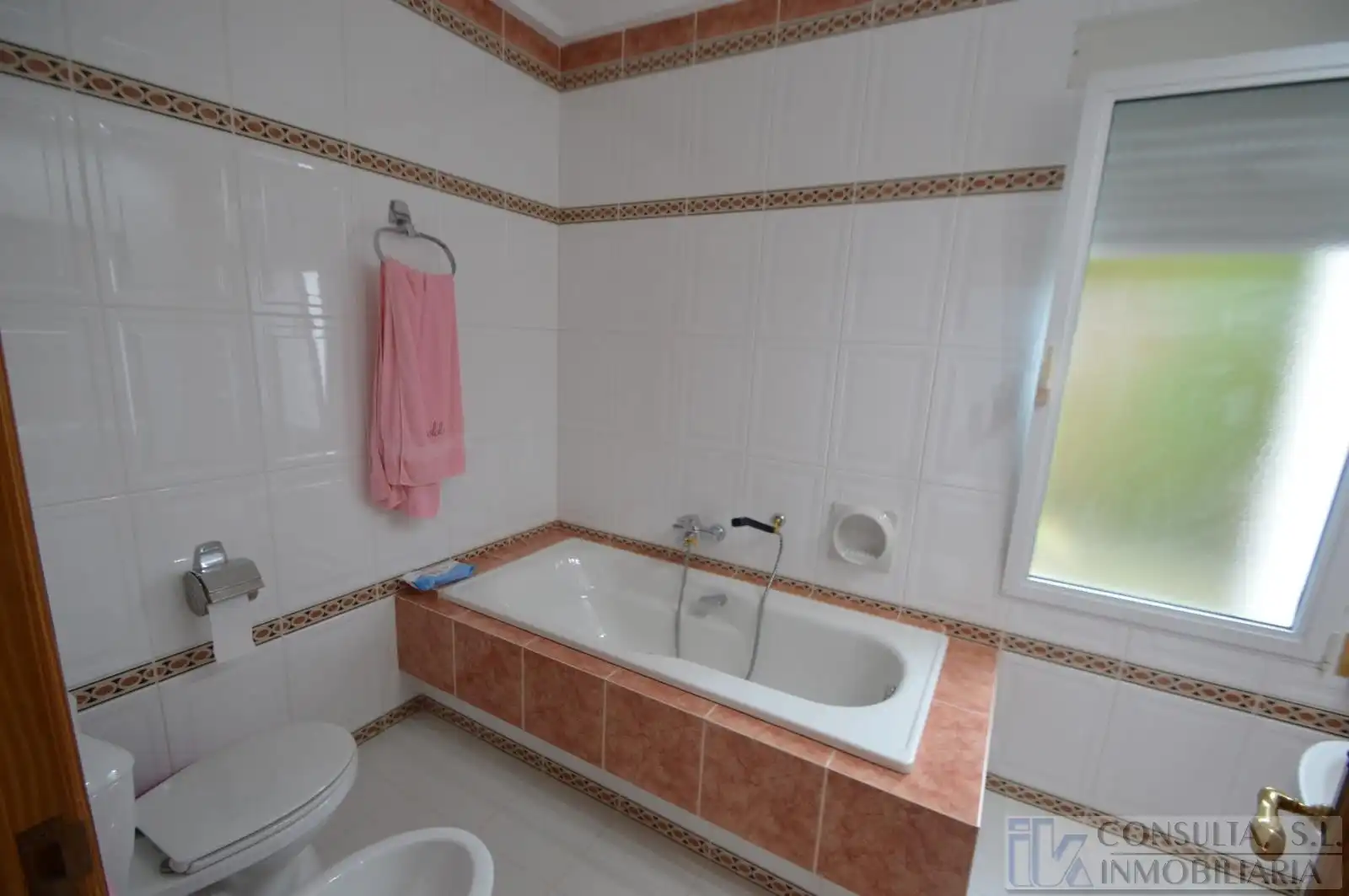 Bany de Casa o xalet en venda en Vinaròs amb Jardí privat, Terrassa i Piscina