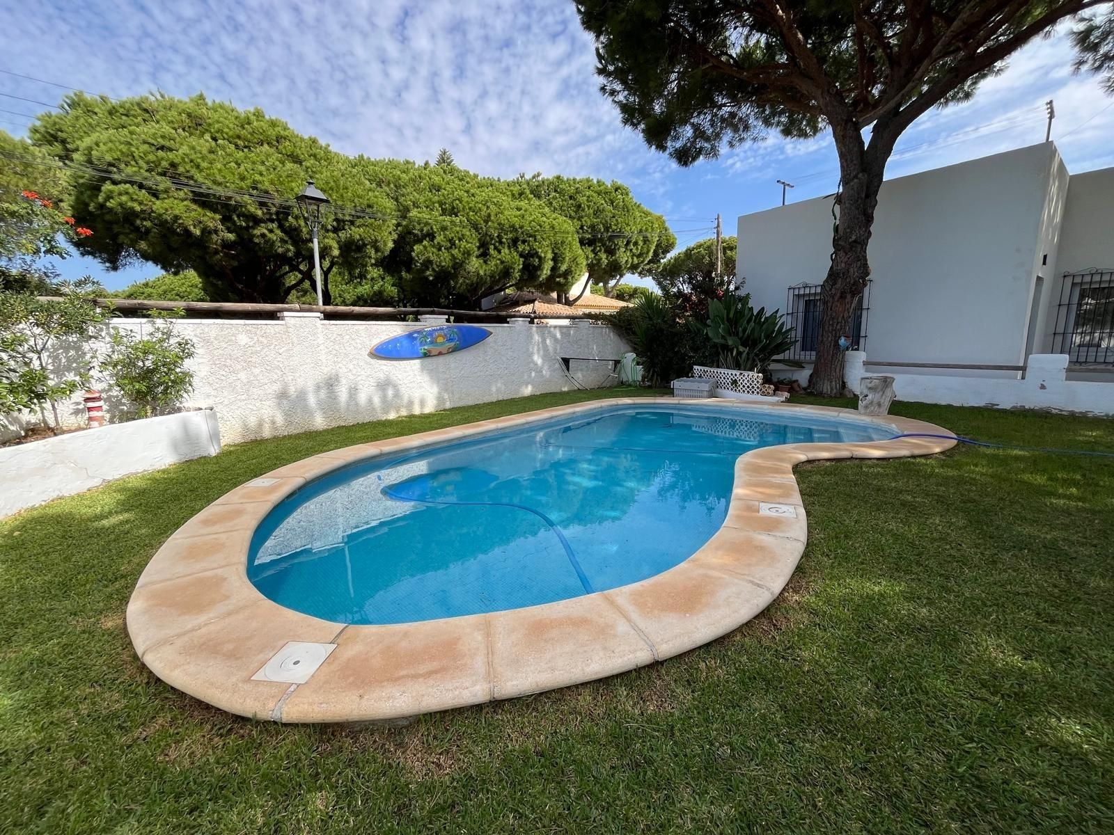 Piscina de Casa o xalet en venda en Chiclana de la Frontera