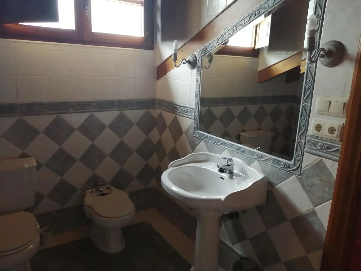 Bany de Casa o xalet de lloguer en Entrambasaguas amb Calefacció, Jardí privat i Parquet