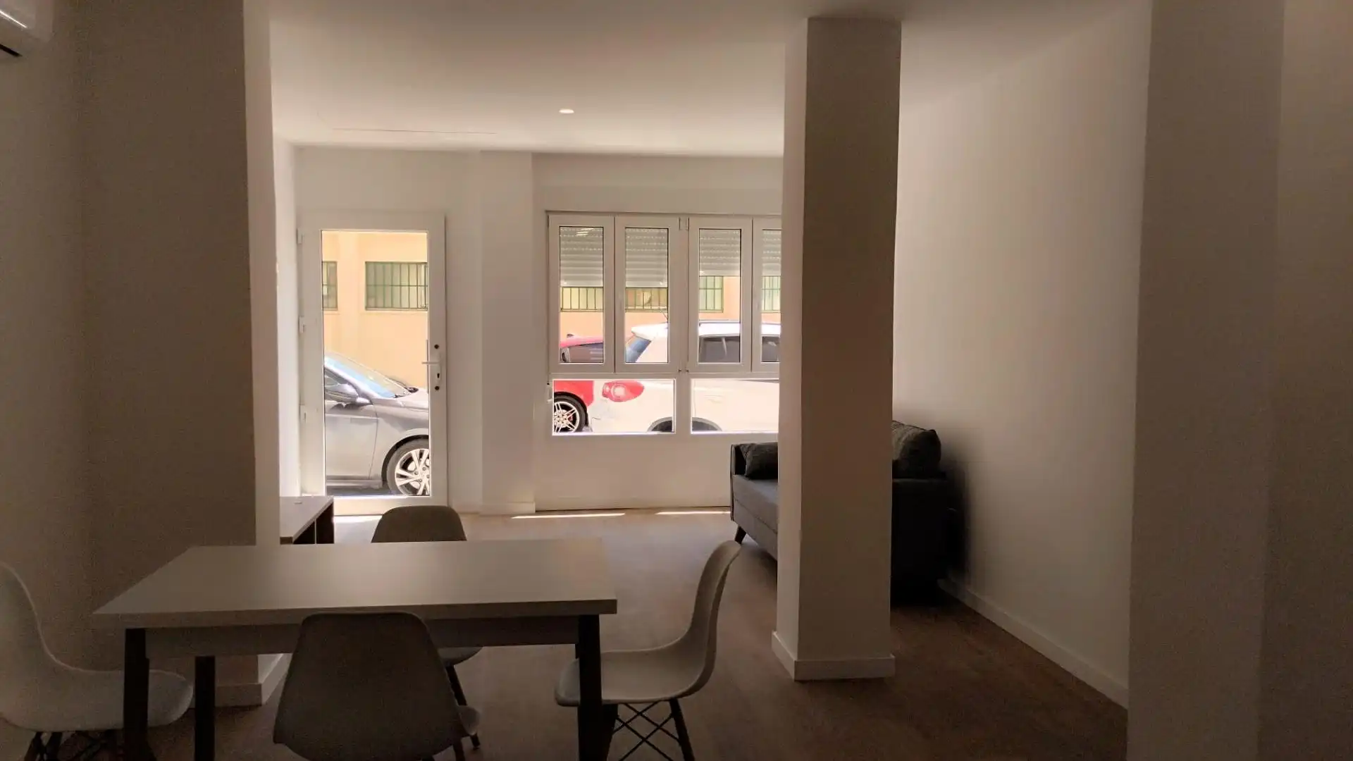 Ground floor for sale in Xirivella  with Air Conditioner, Terrace and Furnished