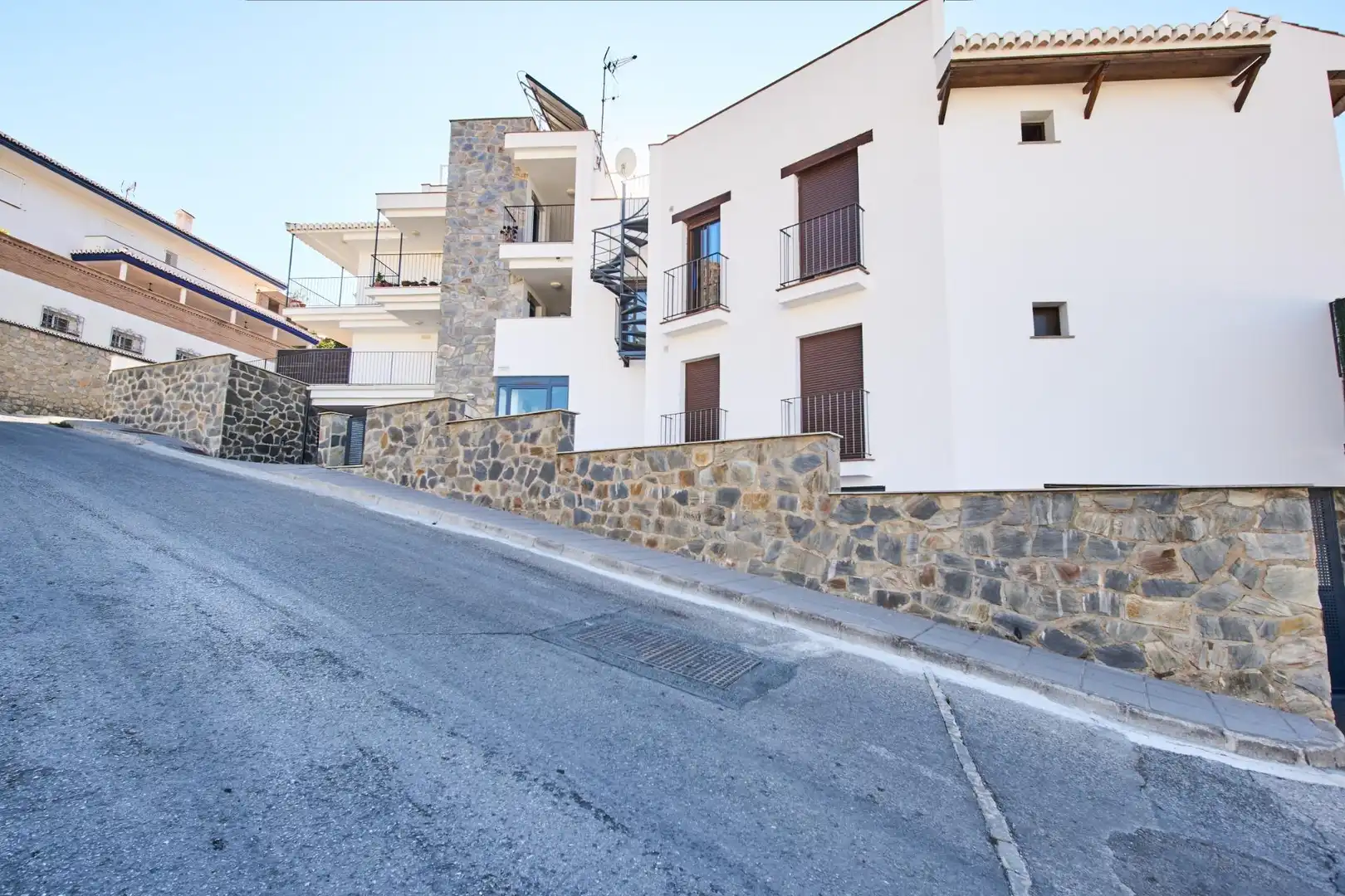 Exterior view of Flat for sale in Güéjar Sierra  with Air Conditioner and Community pool