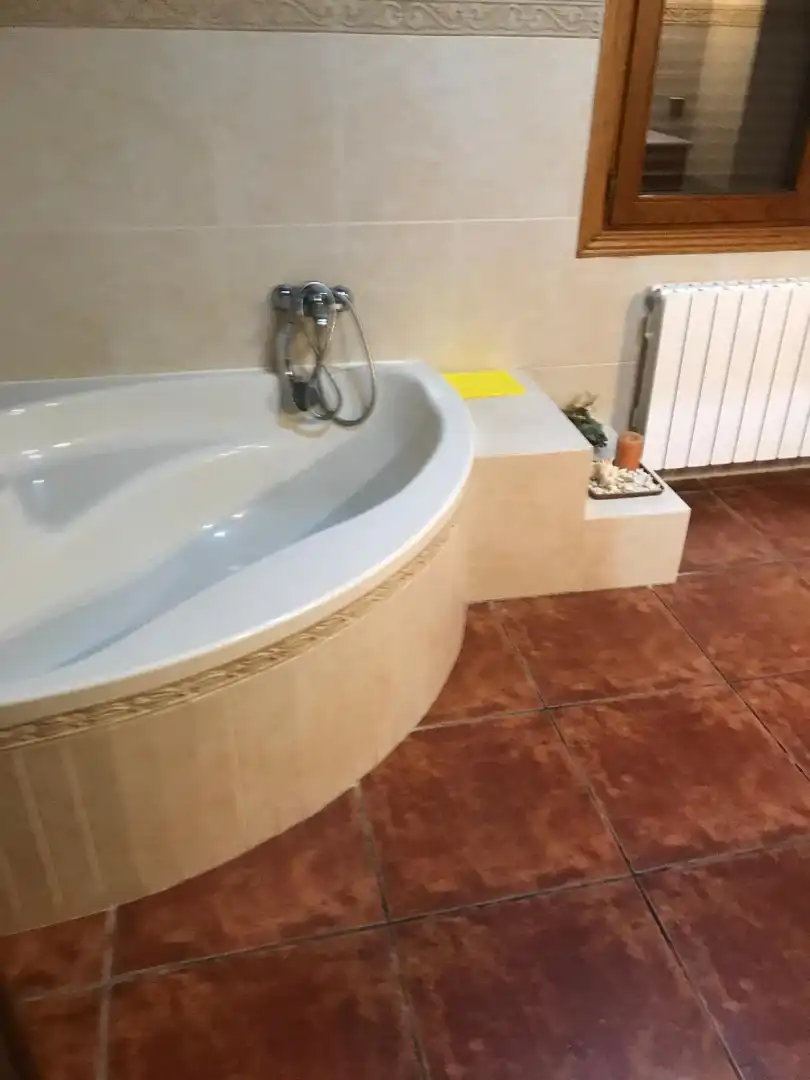 Baño de Finca rústica de alquiler en Navarrete con Calefacción, Jardín privado y Parquet