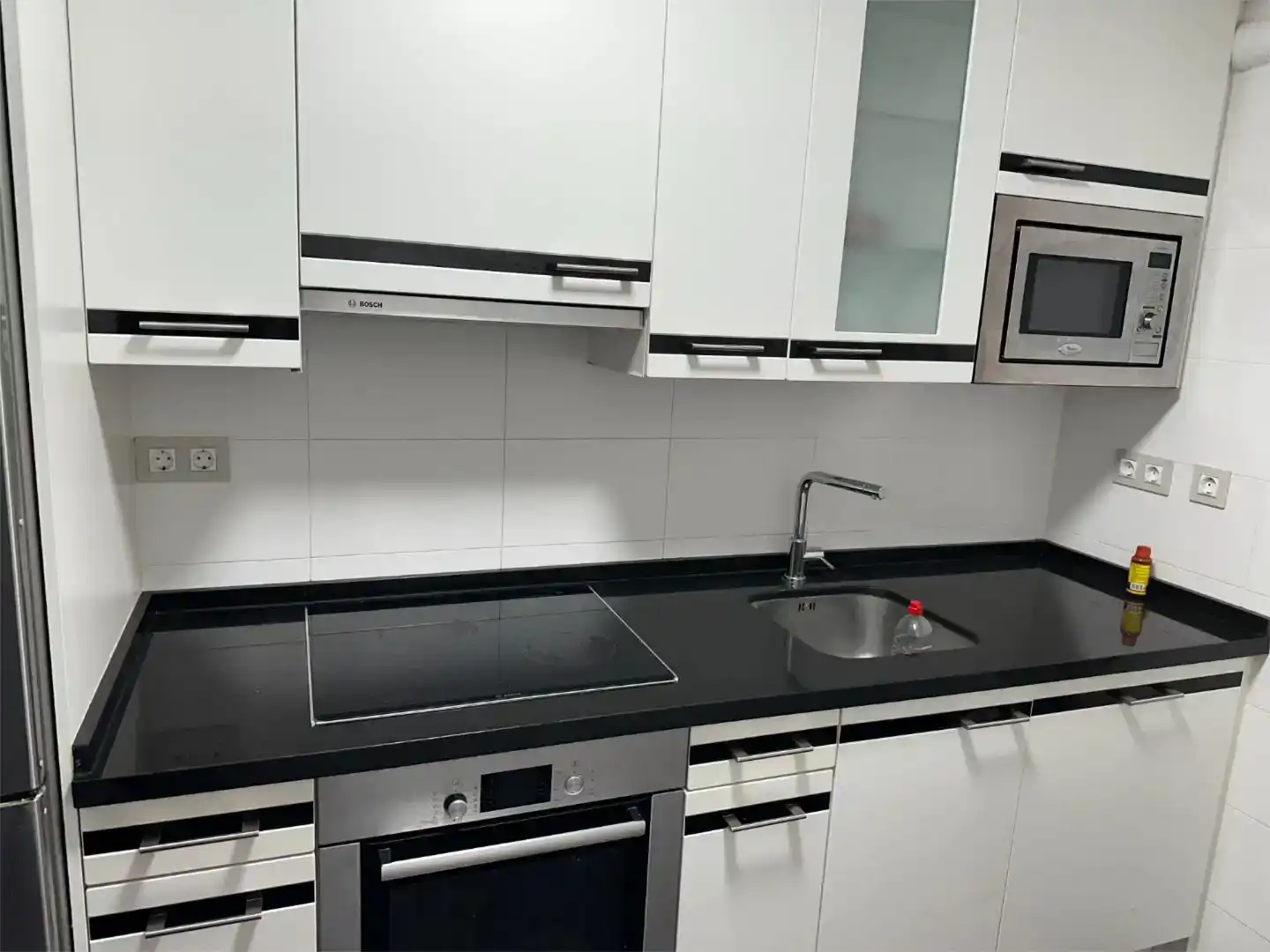 Cuina de Pis en venda en León Capital  amb Jardí privat, Parquet i Traster