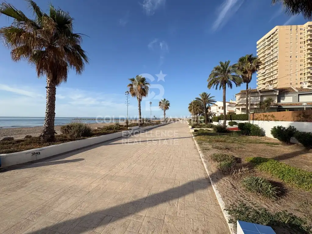 Vista exterior de Planta baja en venta en El Puig de Santa Maria con Jardín privado, Piscina y Horno