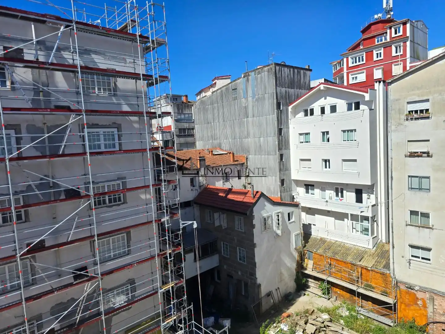 Vista exterior de Pis en venda en Pontevedra Capital  amb Calefacció, Terrassa i Traster