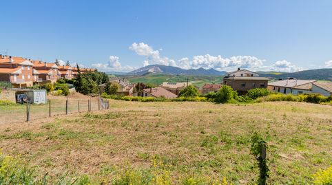 Parcela urbanizable en Añorbe. 1.103m2 . Ideal para construir dos vivienda unifamiliares y disfrutar de un gran jardín. Dispone de