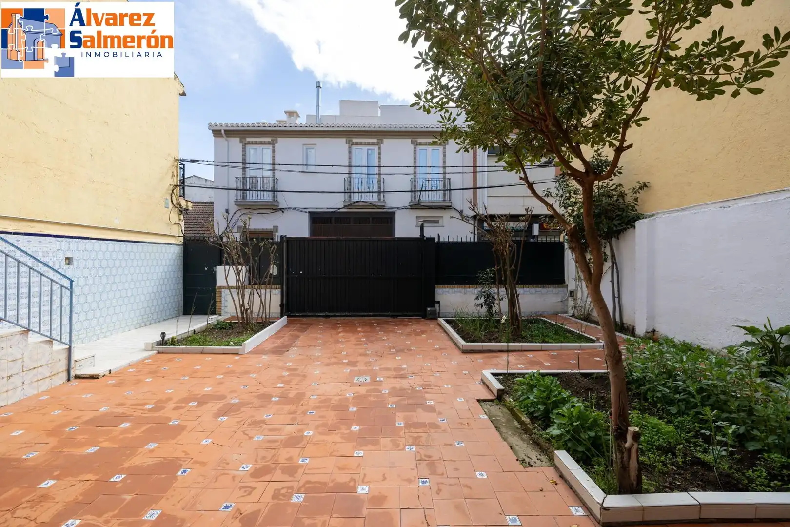 Exterior view of Houses for sale in Armilla  with Air Conditioner, Storage room and Balcony