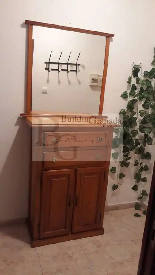 Dormitori de Pis de lloguer en Granada amb Moblat, Microones i Balcó