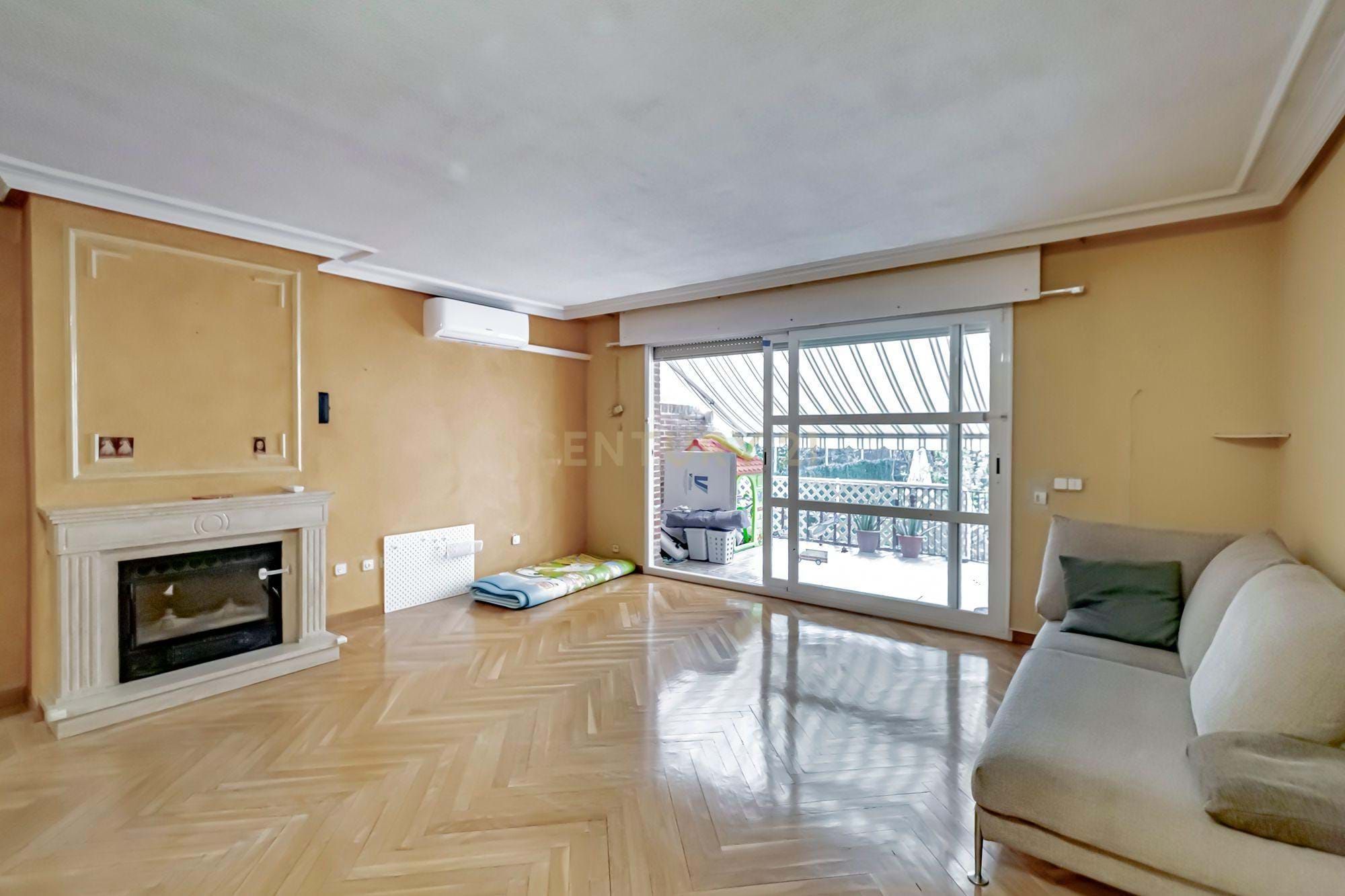 Sala d'estar de Casa o xalet en venda en Fuenlabrada amb Aire condicionat