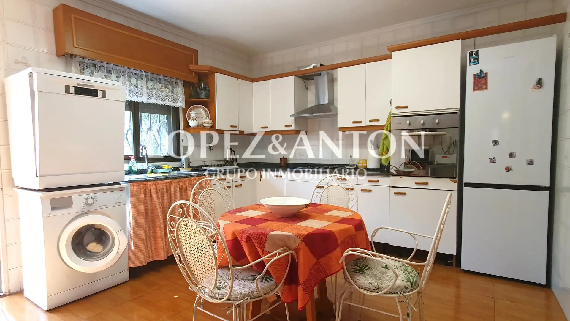 Kitchen of Houses for sale in L'Eliana  with Air Conditioner, Private garden and Terrace