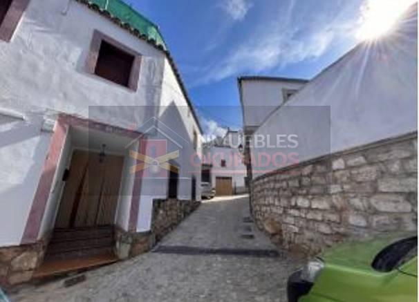 Casa-chalet en Venta en  Muralla, 2 en Sabiote