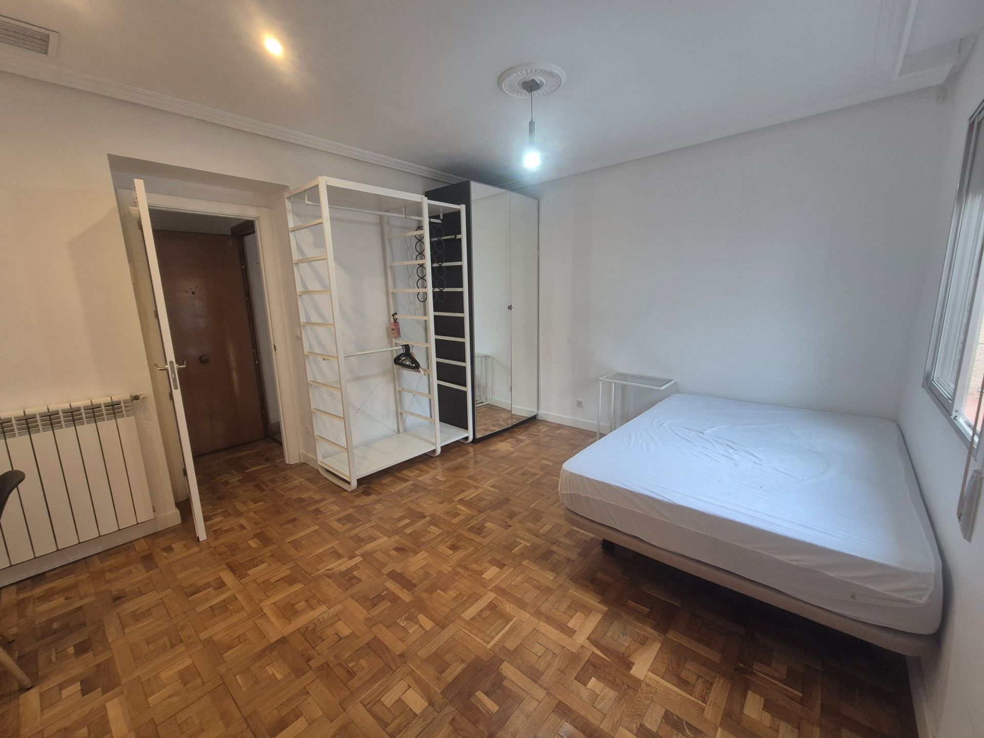 Habitación de Piso en venta en  Madrid Capital con Aire acondicionado, Calefacción y Amueblado