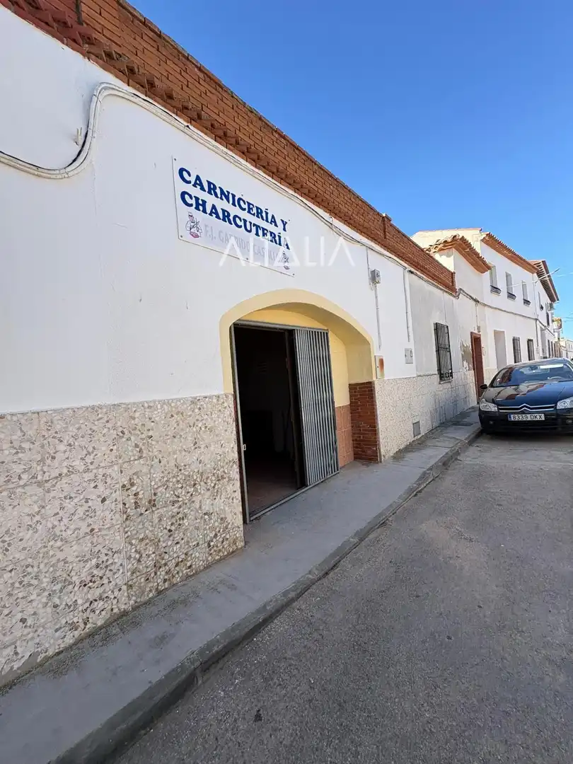 Exterior view of Industrial buildings for sale in Los Hinojosos  