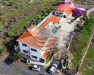 Vista exterior de Casa o xalet en venda en El Rosario amb Aire condicionat, Terrassa i Piscina