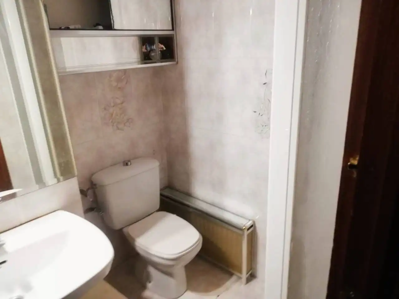 Bathroom of Flat for rent in Burgos  with Heating, Parquet flooring and Furnished
