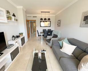 Sala d'estar de Apartament en venda en Benalmádena amb Aire condicionat i Terrassa