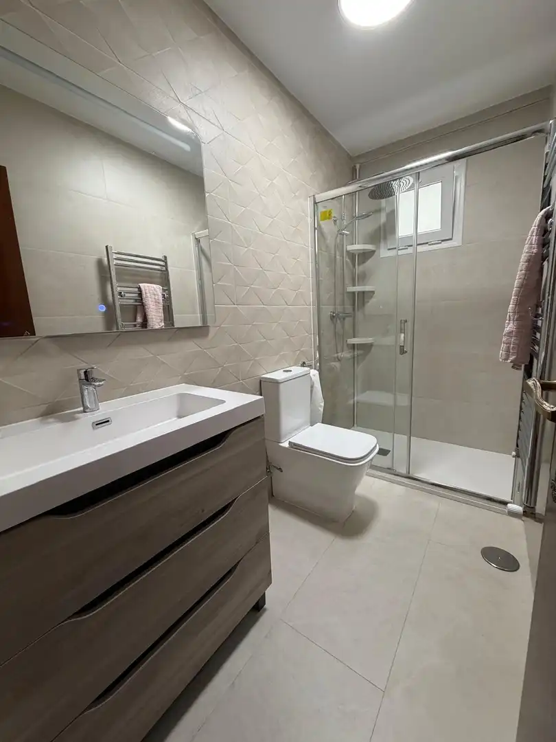 Baño de Piso de alquiler en Valladolid con Calefacción, Terraza y Amueblado