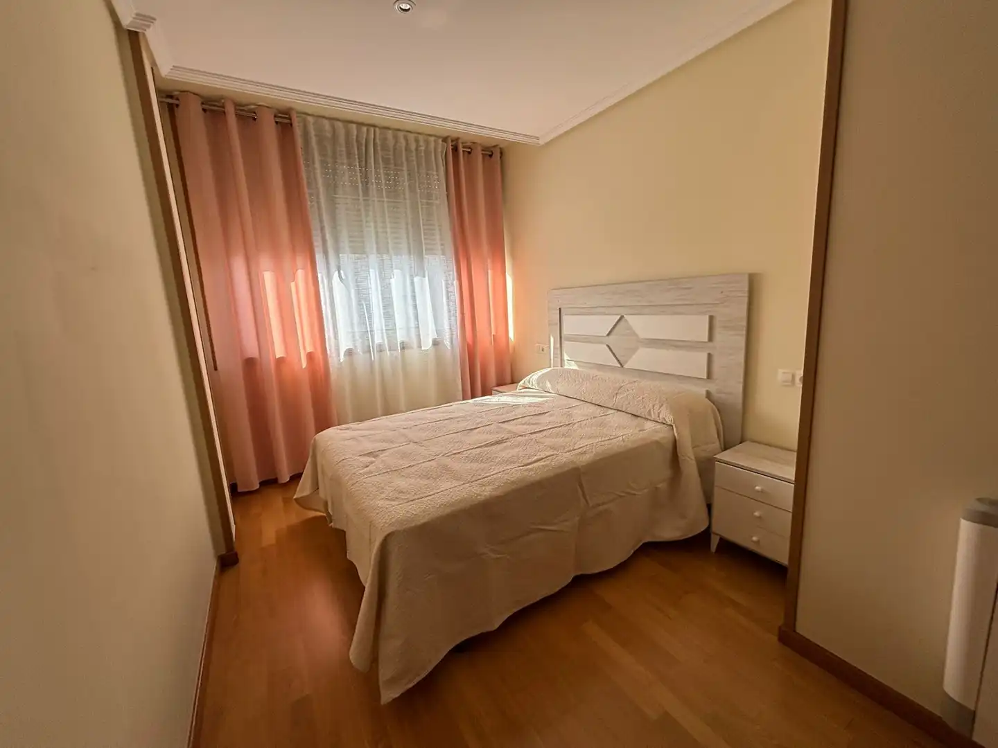 Bedroom of Flat for rent in Ferrol  with Heating, Parquet flooring and Furnished
